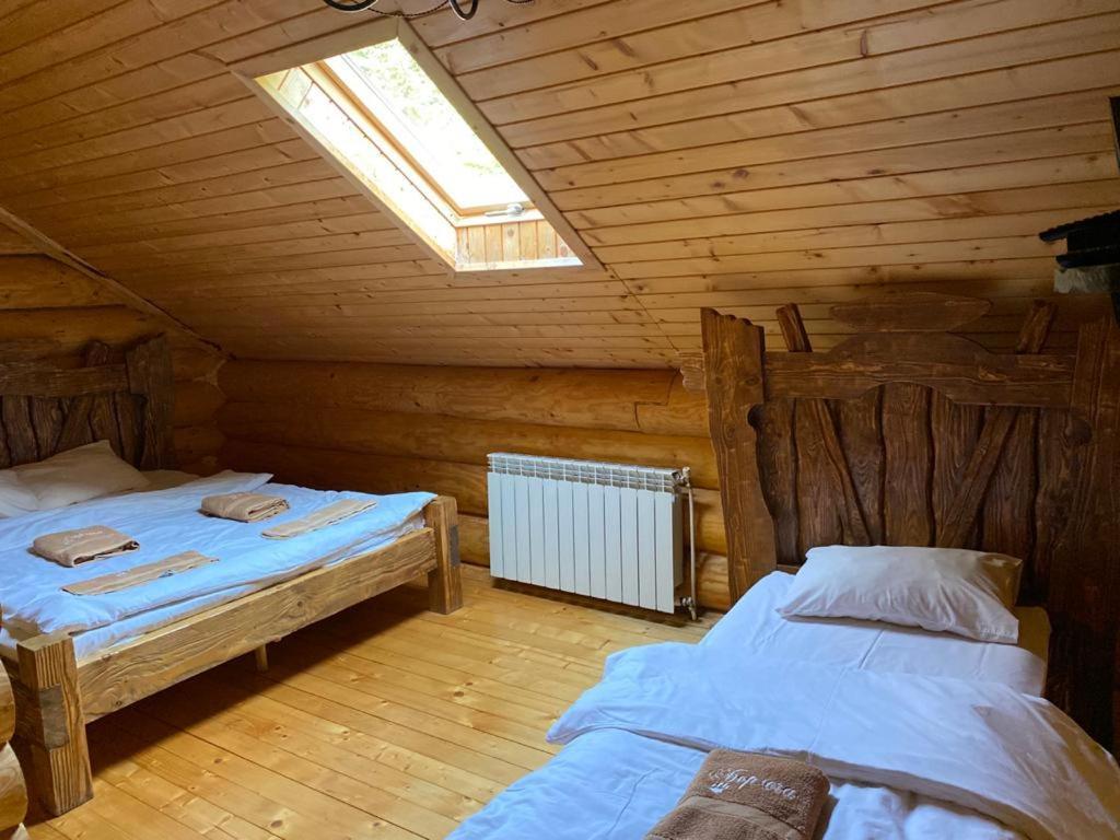 Hotel Berloga-Sinevir Synevyrsʼka Polyana Exteriör bild