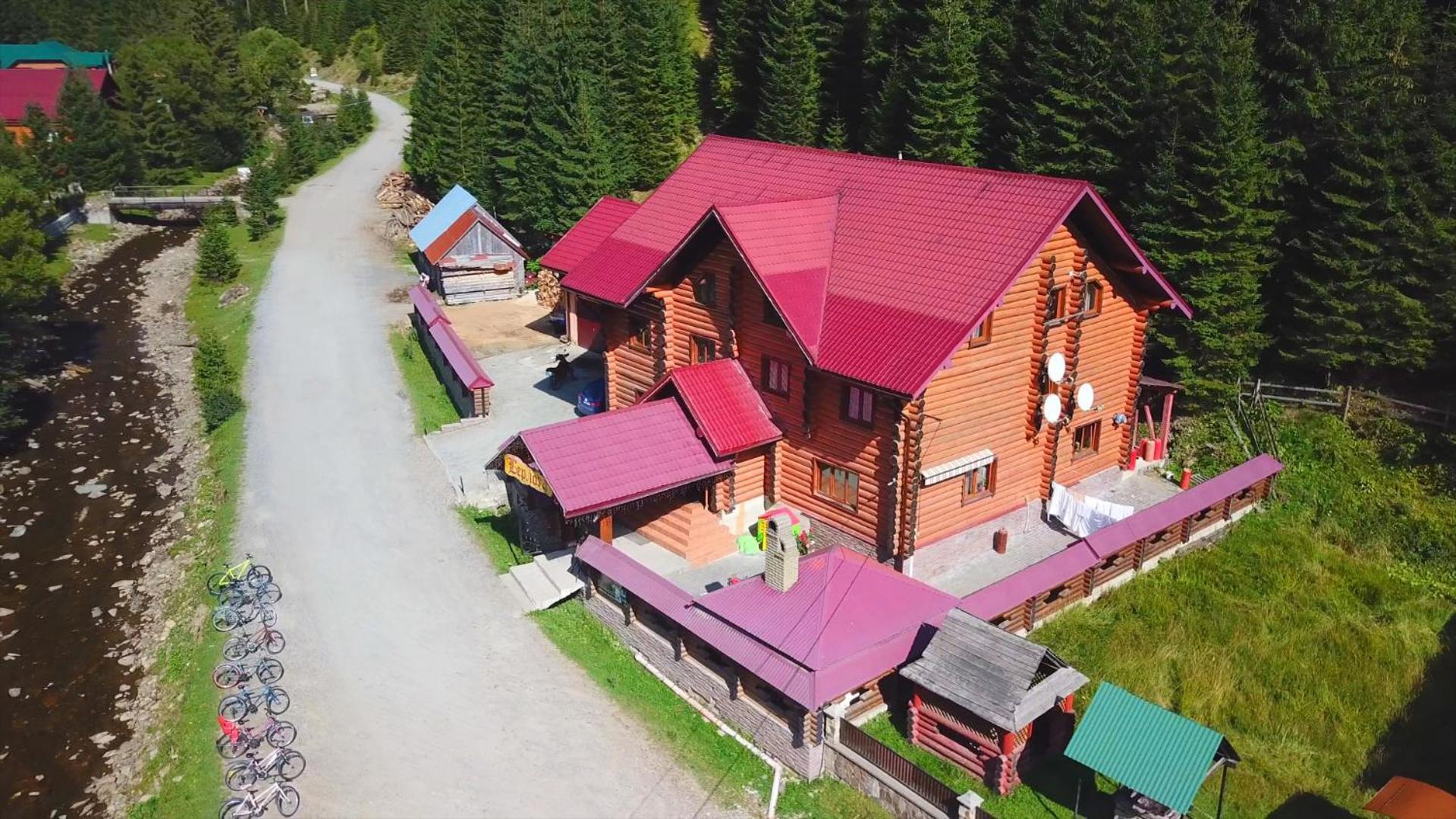 Hotel Berloga-Sinevir Synevyrsʼka Polyana Exteriör bild