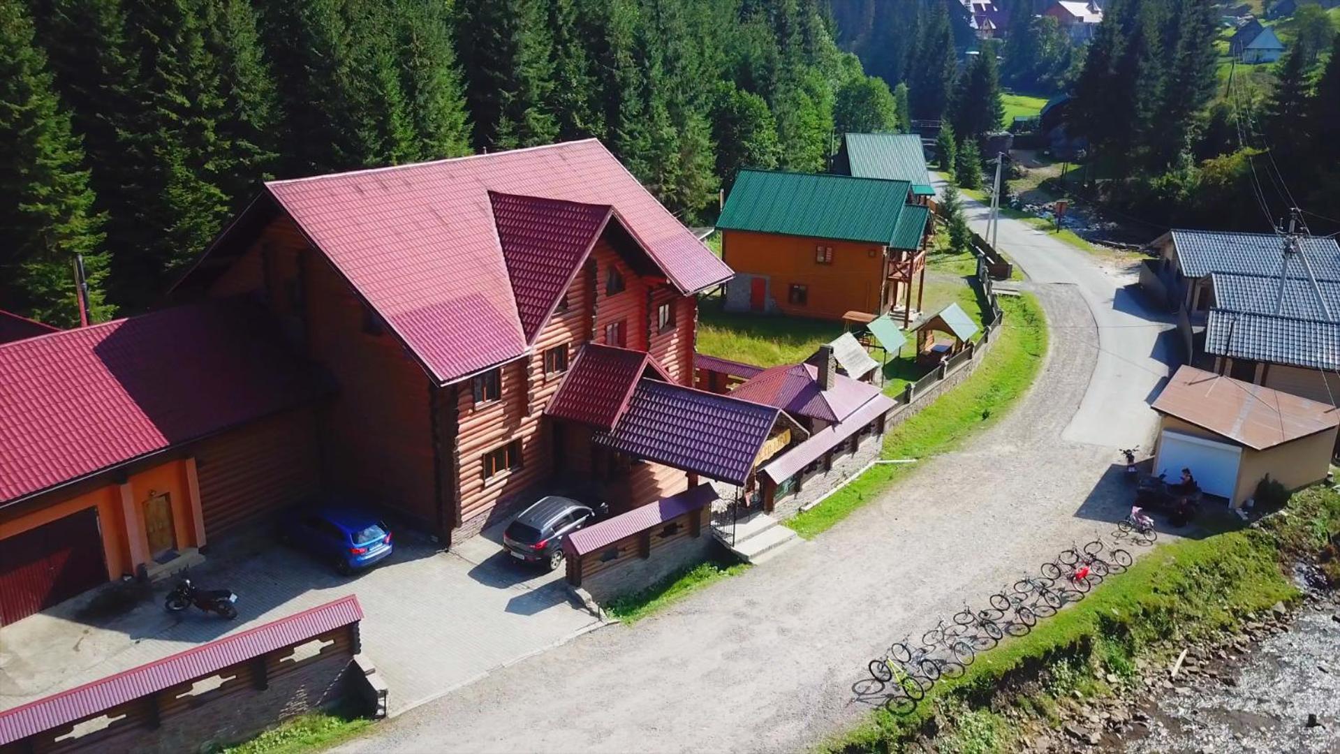 Hotel Berloga-Sinevir Synevyrsʼka Polyana Exteriör bild