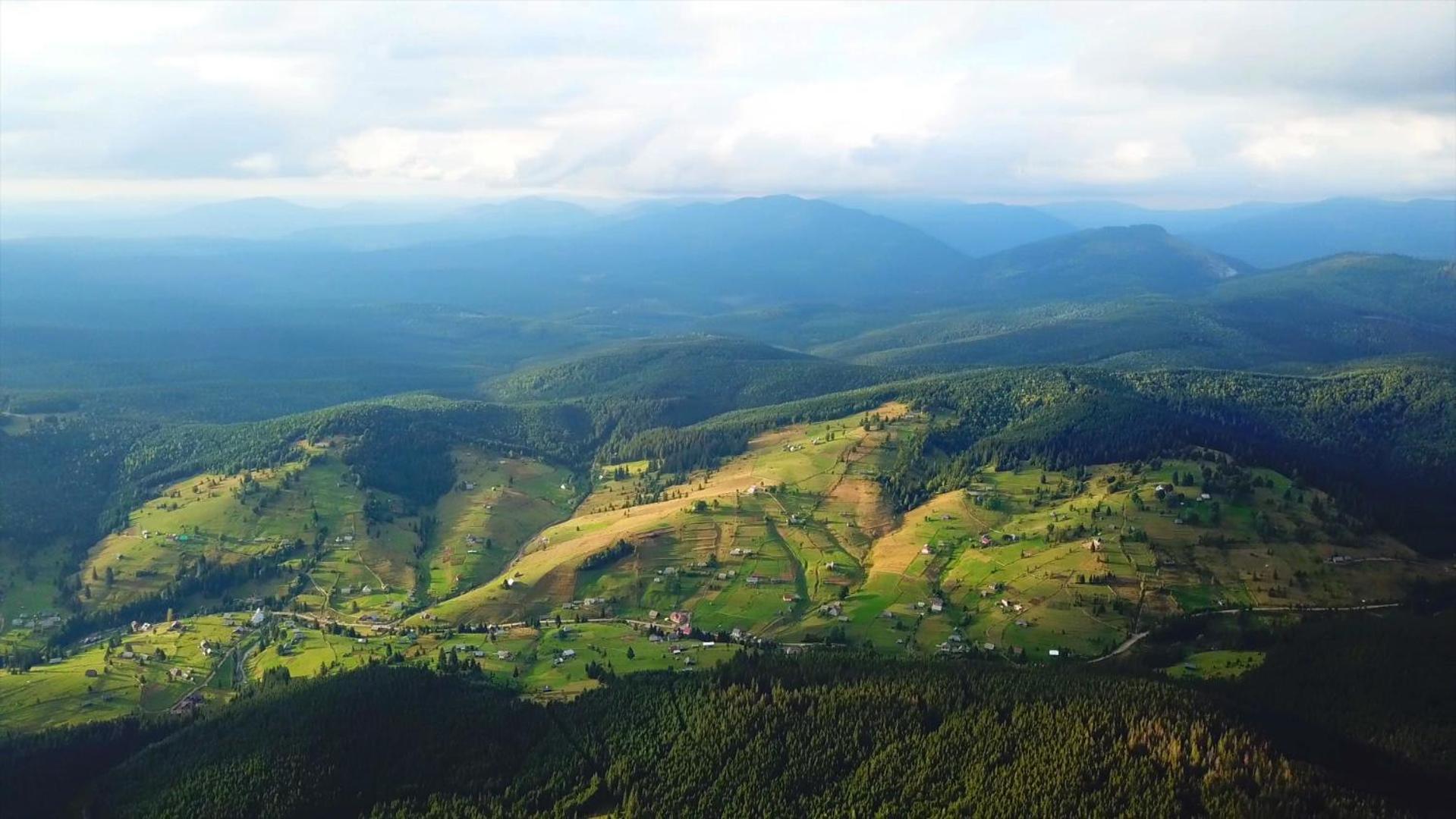 Hotel Berloga-Sinevir Synevyrsʼka Polyana Exteriör bild