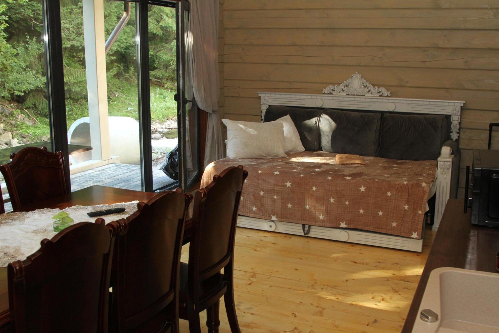 Hotel Berloga-Sinevir Synevyrsʼka Polyana Exteriör bild