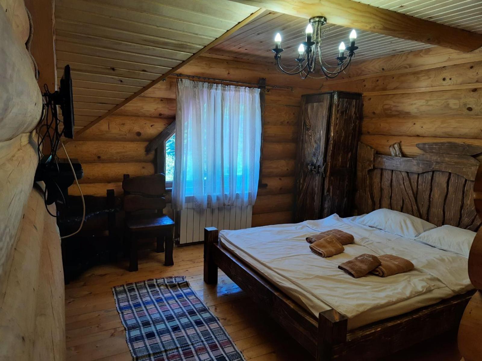 Hotel Berloga-Sinevir Synevyrsʼka Polyana Rum bild