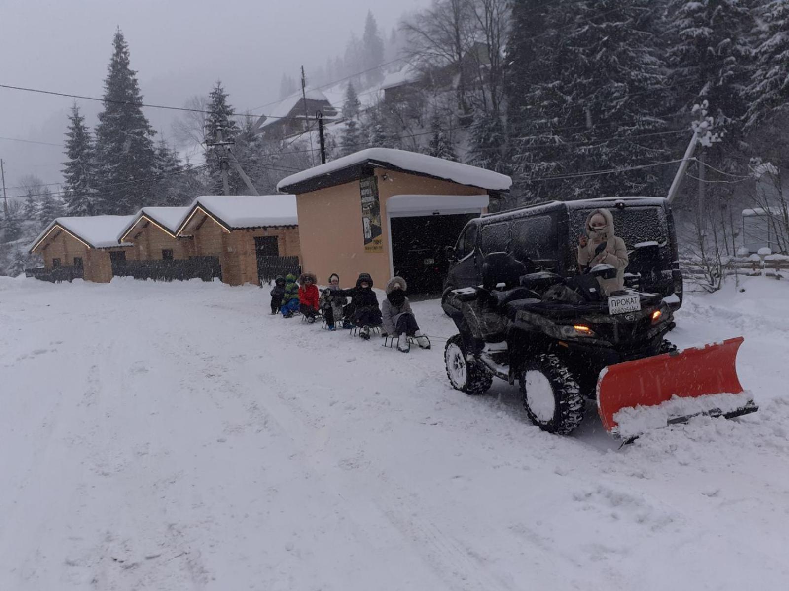 Hotel Berloga-Sinevir Synevyrsʼka Polyana Rum bild