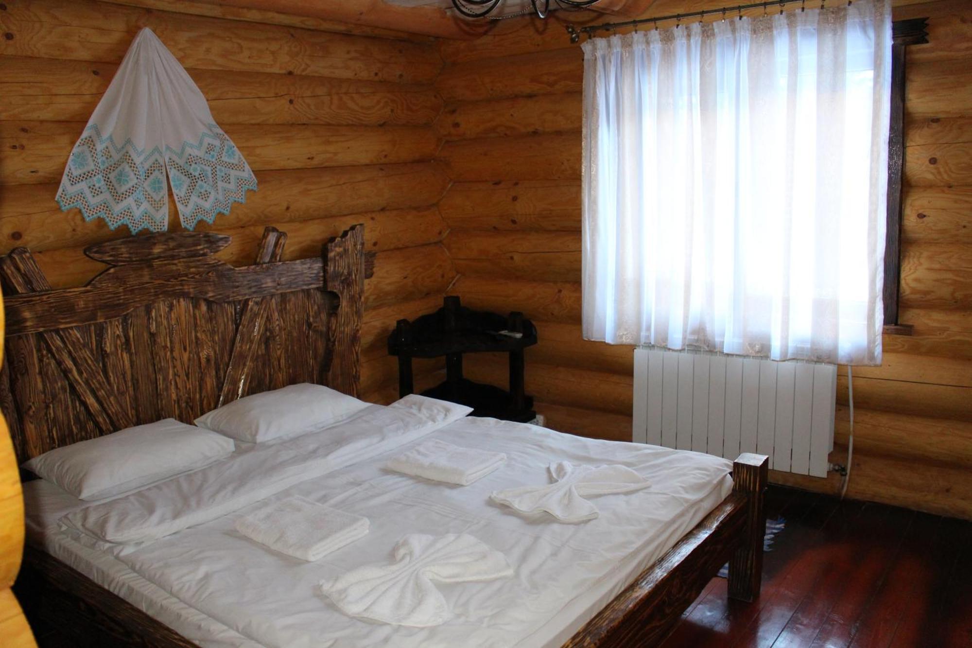 Hotel Berloga-Sinevir Synevyrsʼka Polyana Exteriör bild