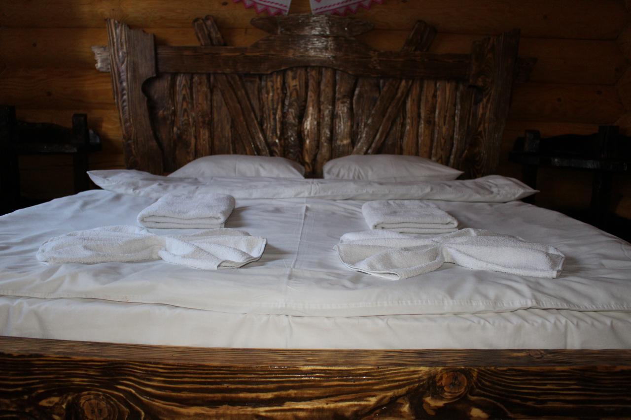 Hotel Berloga-Sinevir Synevyrsʼka Polyana Exteriör bild