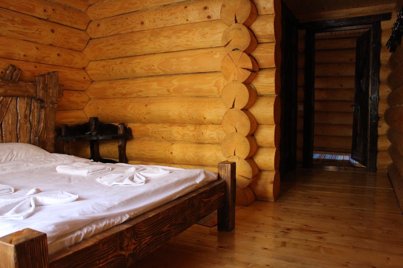 Hotel Berloga-Sinevir Synevyrsʼka Polyana Exteriör bild