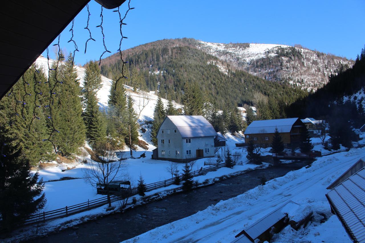 Hotel Berloga-Sinevir Synevyrsʼka Polyana Exteriör bild
